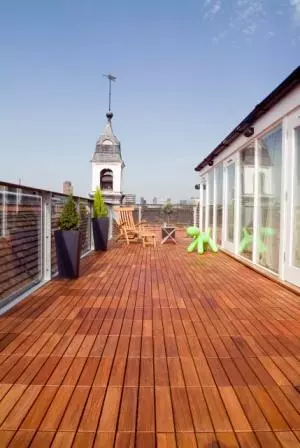 decking for pubs hotels restaurants